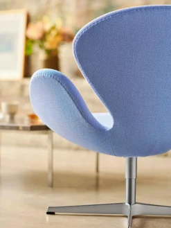 3320 Svanen i læder af Arne Jacobsen<Fritz Hansen Best