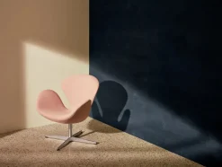 3320 Svanen i læder af Arne Jacobsen<Fritz Hansen Best