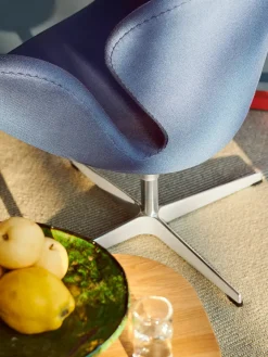 3320 Svanen i stof (prisgruppe 1) af Arne Jacobsen<Fritz Hansen Discount