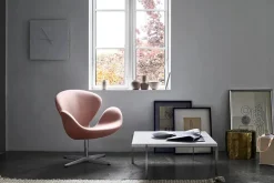 3320 Svanen i stof (prisgruppe 1) af Arne Jacobsen<Fritz Hansen Discount