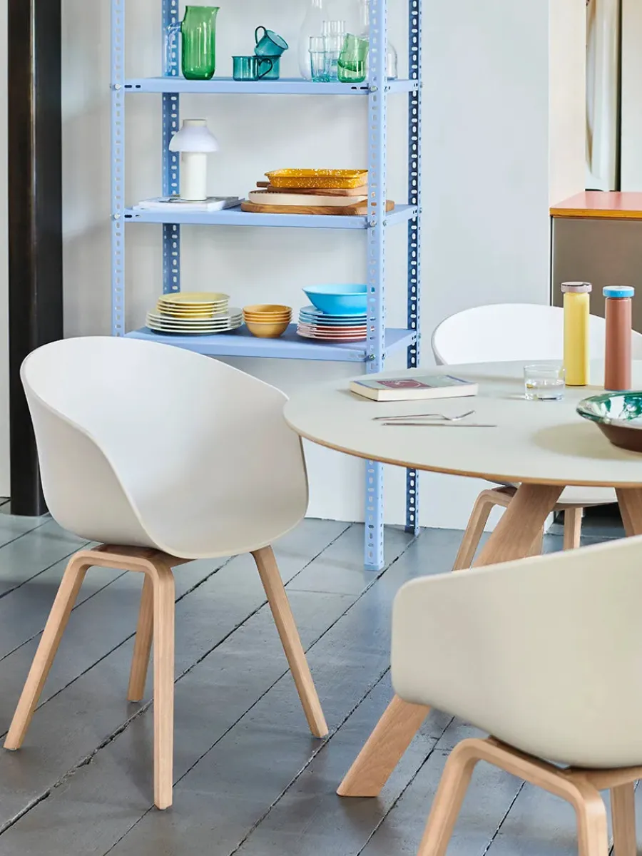 About a Chair AAC22 forsidepolstret, hvid skal fra<HAY Sale