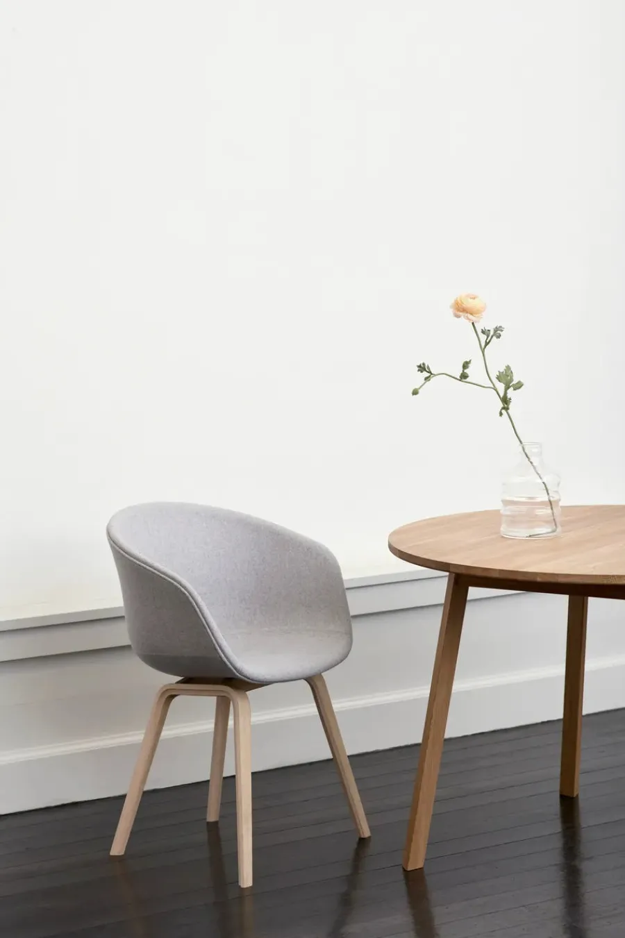 About a Chair AAC22 forsidepolstret, hvid skal fra<HAY Sale