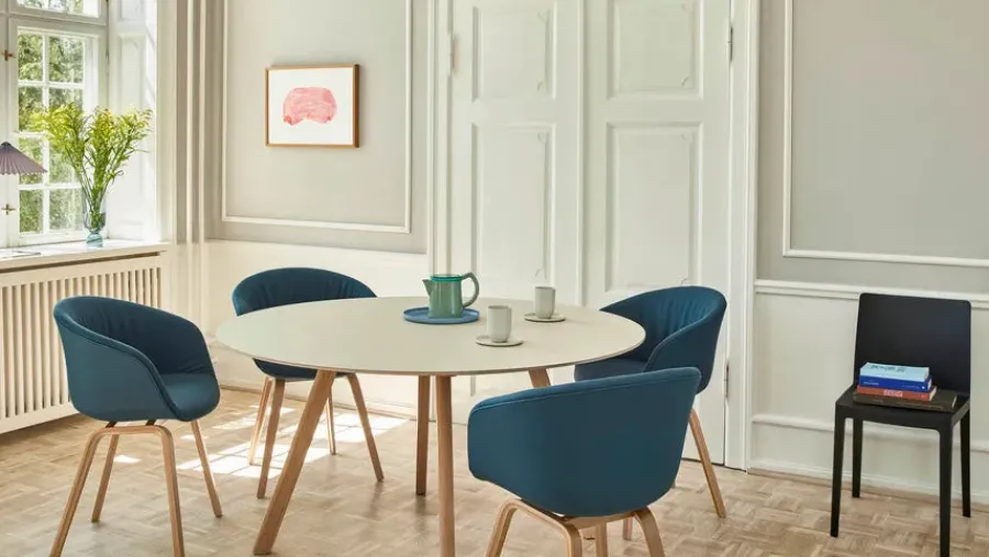 About a Chair AAC22 forsidepolstret, hvid skal fra<HAY Sale