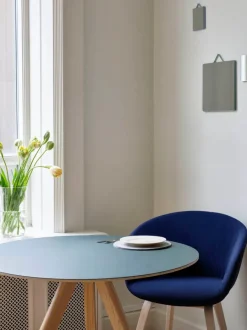 About a Chair AAC22 forsidepolstret, hvid skal fra<HAY Sale