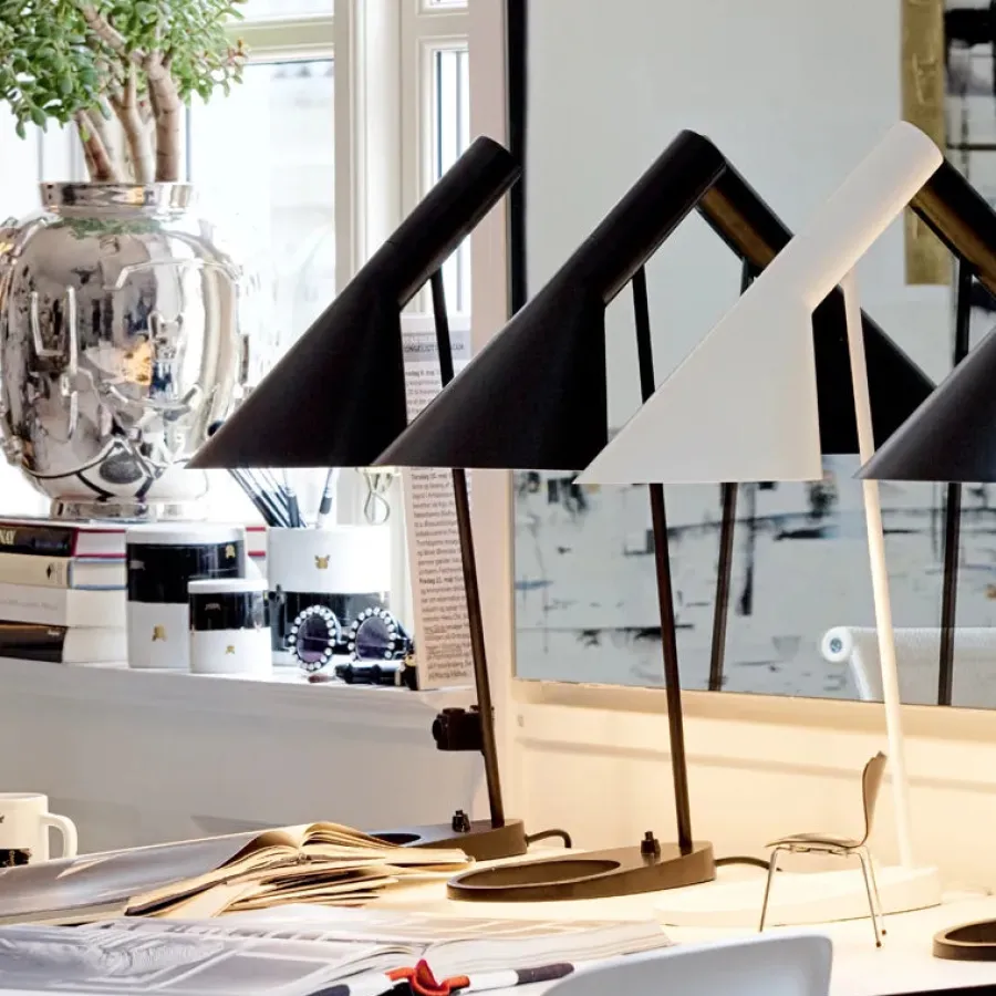 AJ bordlampe fra<Louis Poulsen Best