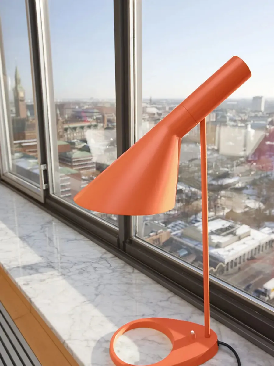 AJ bordlampe fra<Louis Poulsen Best