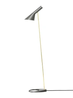 AJ Floor Lamp, black/brass af Arne Jacobsen<Louis Poulsen Outlet