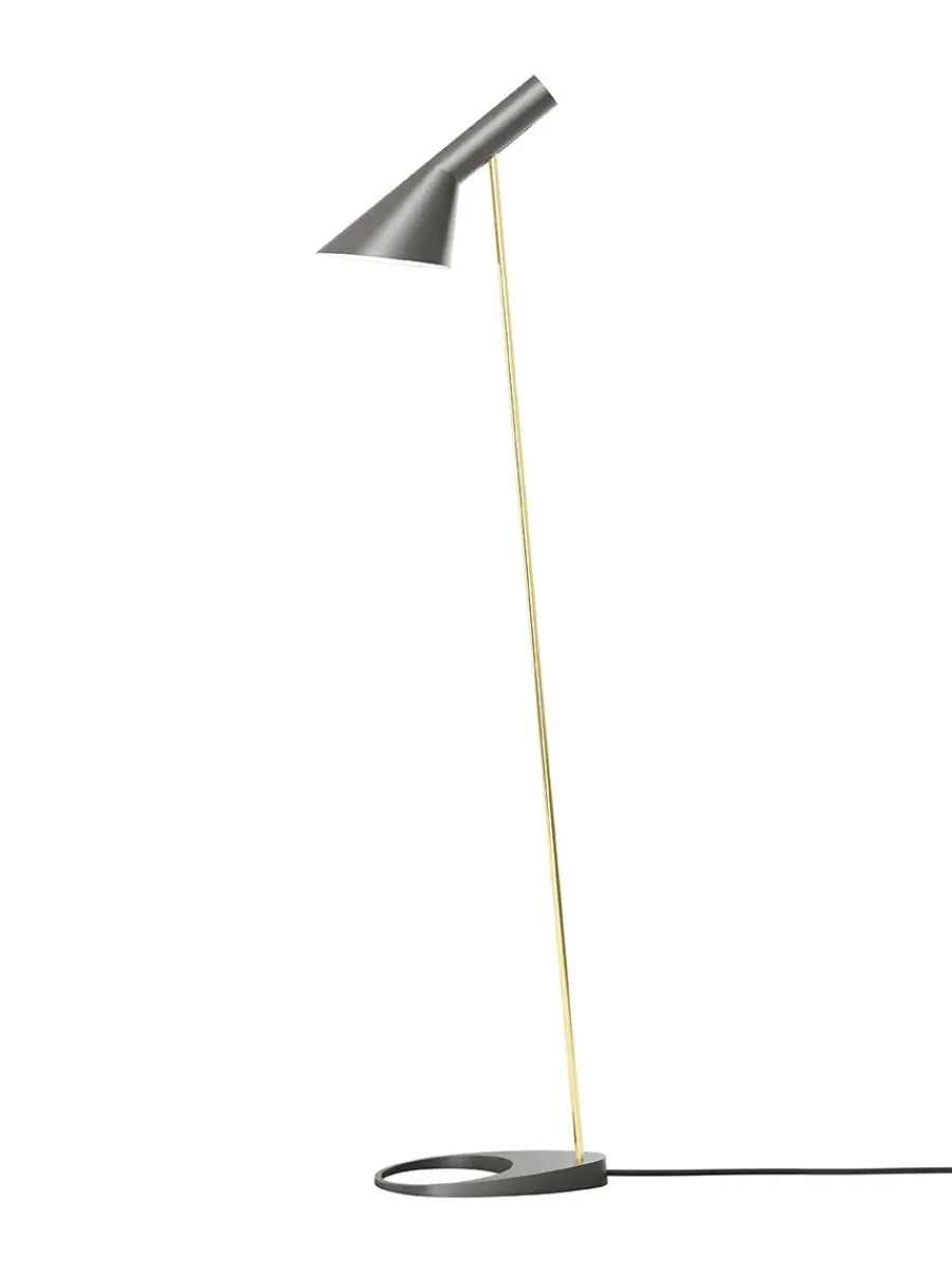 AJ Floor Lamp, grey/brass af Arne Jacobsen<Louis Poulsen Discount