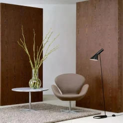 AJ Gulvlampe fra<Louis Poulsen