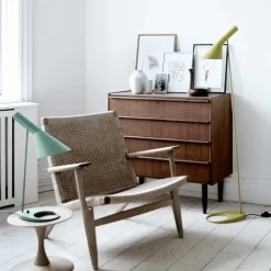 AJ Gulvlampe fra<Louis Poulsen