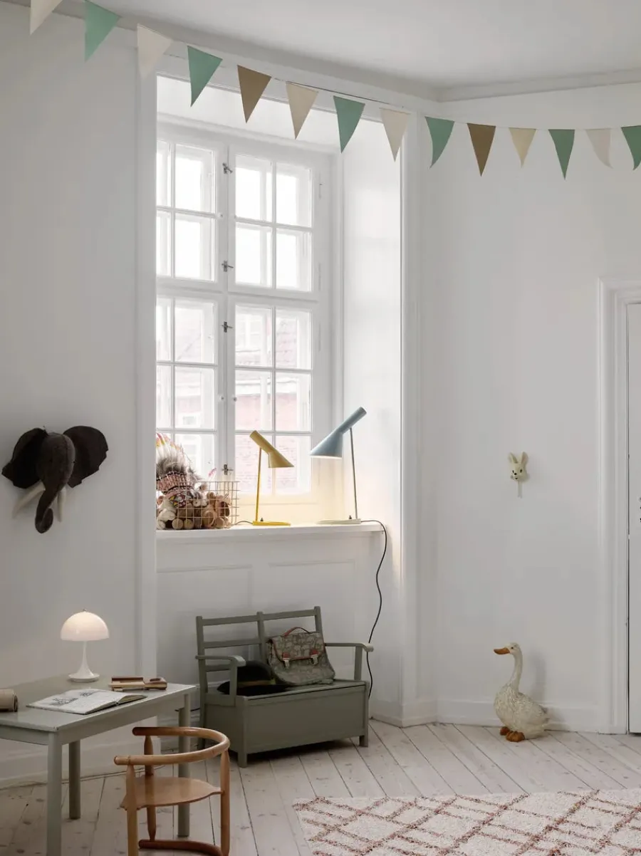 AJ Mini bordlampe fra<Louis Poulsen Best