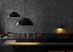 AJ Mini Table Lamp, grey/brass af Arne Jacobsen<Louis Poulsen Best