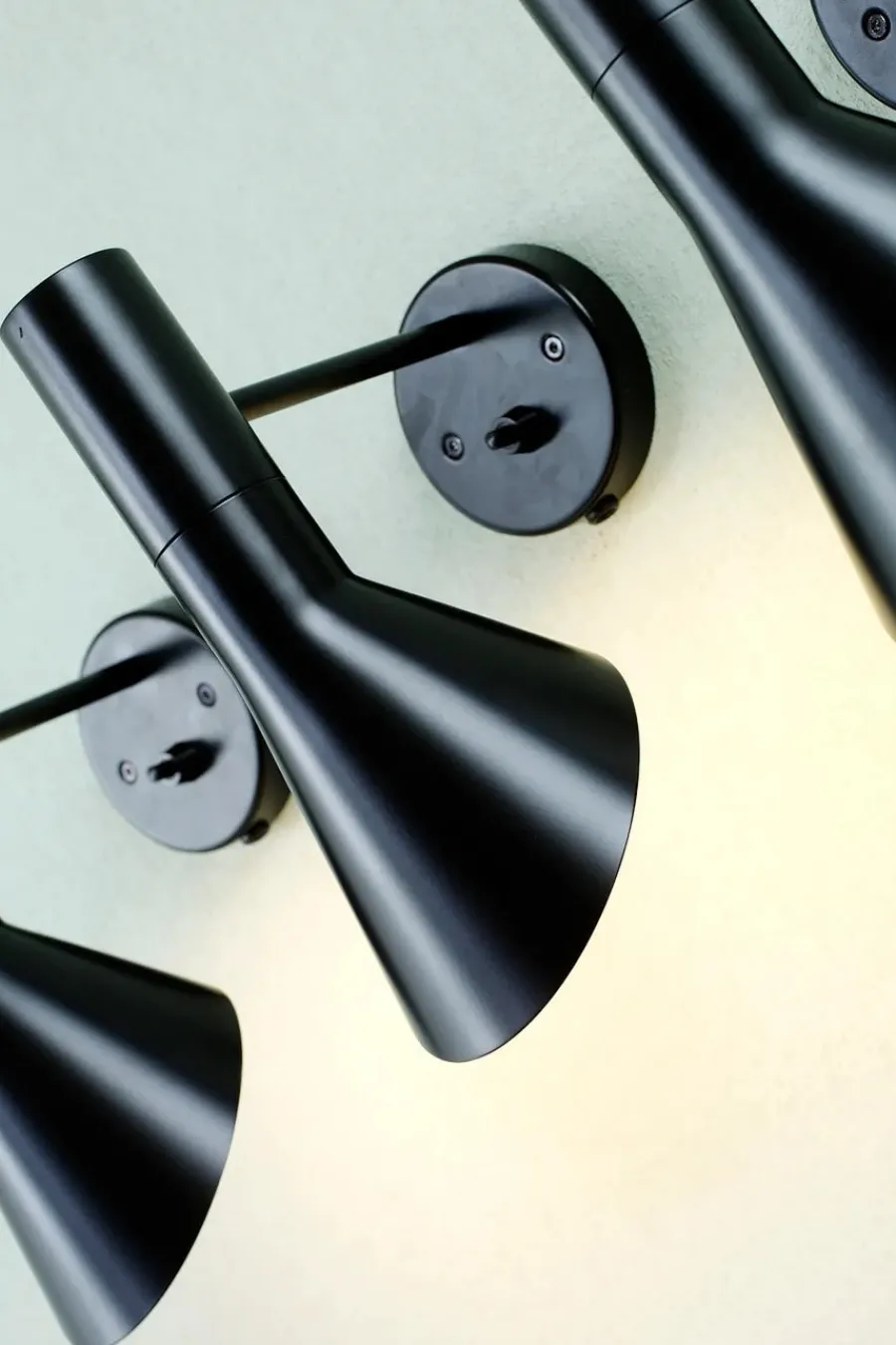 AJ Væglampe fra<Louis Poulsen Discount