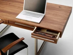 AK 1340 skrivebord fra<Naver Collection Outlet