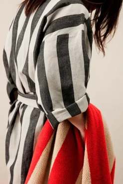 Alee Bath Towel, light camel/red fra<Ferm Living