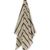 Alee Bath Towel, sand/black fra<Ferm Living Online