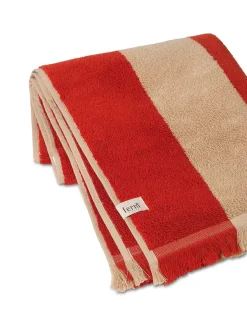 Alee Beach Towel, light camel/red fra<Ferm Living
