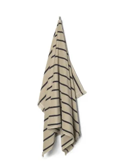 Alee Beach Towel, sand/black fra<Ferm Living Outlet