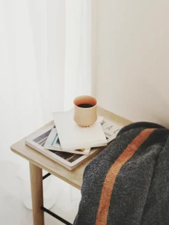 Alrø Plaid, grey navy fra<Silkeborg Uldspinderi Best