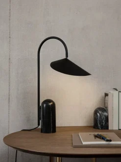 Arum bordlampe fra<Ferm Living Sale