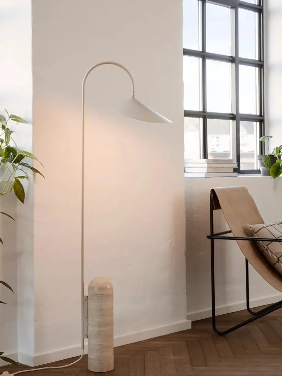 Arum Gulvlampe fra<Ferm Living Online