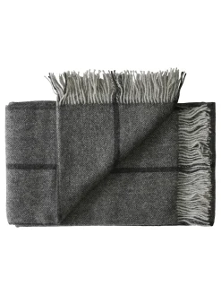 Askø Plaid, dark grey fra<Silkeborg Uldspinderi Outlet