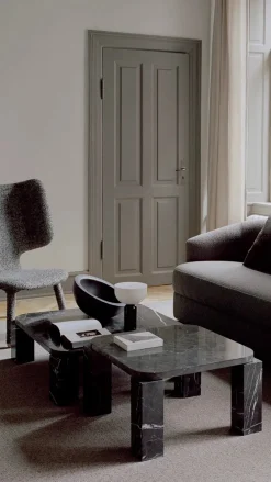 Atlas Sofabord 600x600, Smoked Oak fra<New Works Best