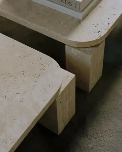 Atlas Sofabord 820x820, Unfilled Travertine fra<New Works Hot