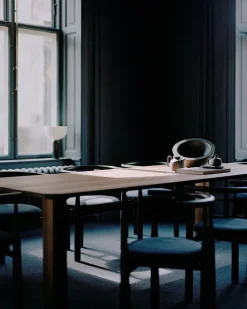 Atlas Spisebord 2500x950, Smoked Oak fra<New Works Online