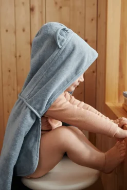 Augusta juniorhåndkæde med hætte, blue fog fra<Liewood Online