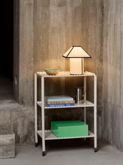 Ava Pyramid Table Lamp fra<HAY New