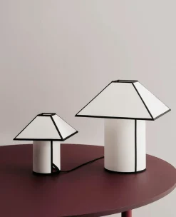 Ava Pyramid Table Lamp fra<HAY New