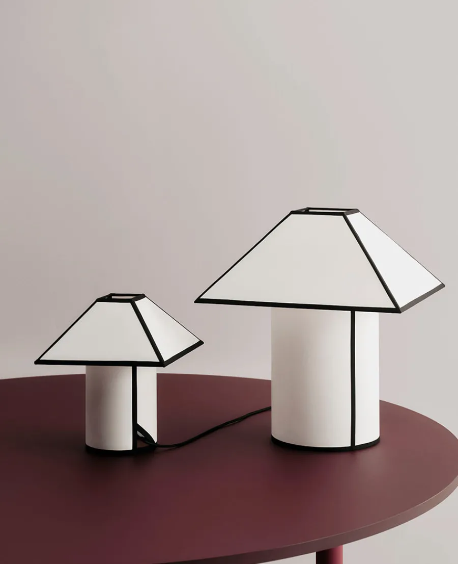 Ava Pyramid Table Lamp fra<HAY New