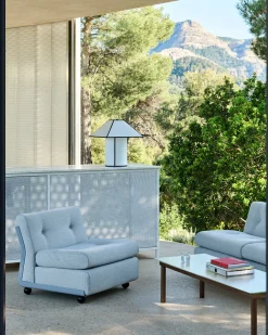 Ava Pyramid Table Lamp fra<HAY New