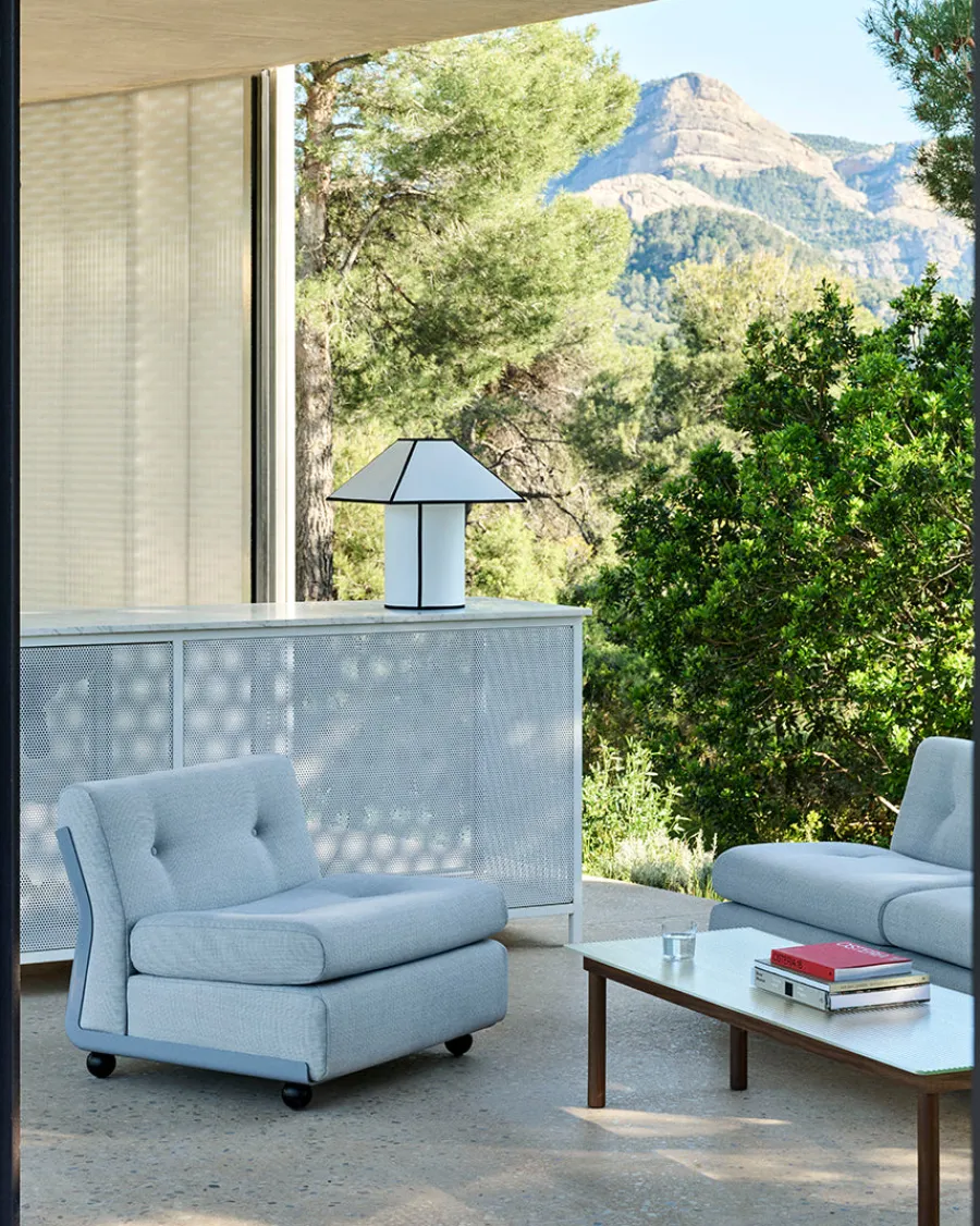 Ava Pyramid Table Lamp fra<HAY New