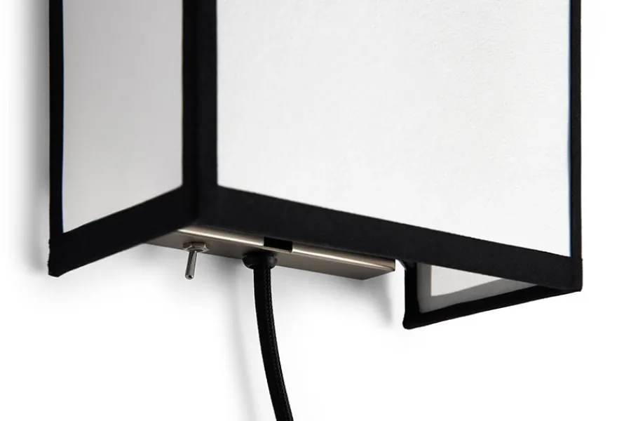 Ava Square Wall Lamp fra<HAY