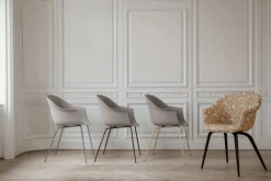 Bat Spisestol, conic base fra<GUBI Outlet