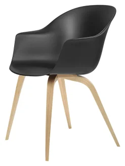 Bat Spisestol, wood base fra<GUBI Best