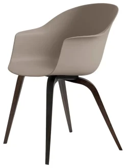 Bat Spisestol, wood base fra<GUBI Best