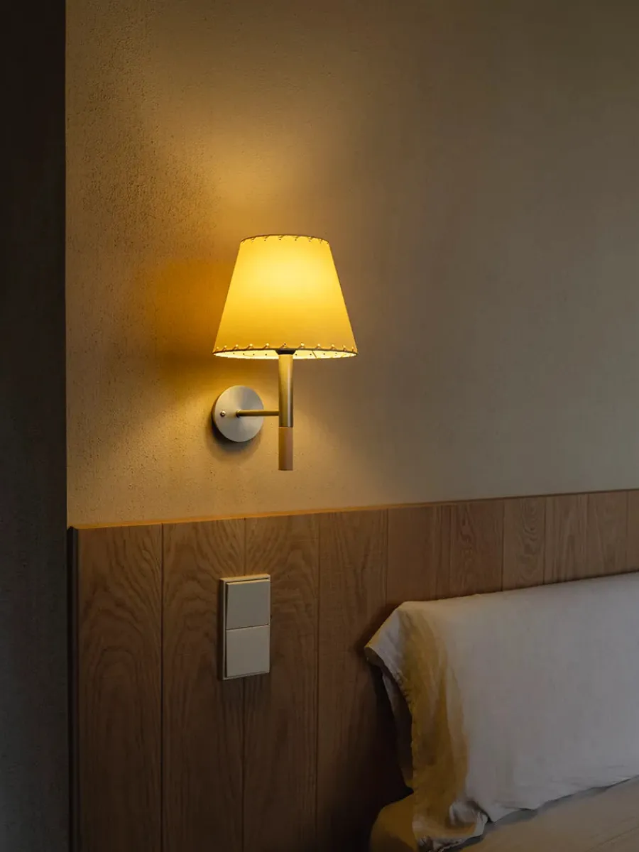 BC2 Væglampe fra Santa and Cole<Santa & Cole Hot