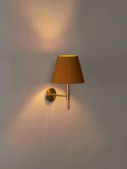 BC2 Væglampe fra Santa and Cole<Santa & Cole Hot