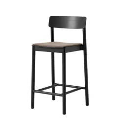 Betty TK14 counterstol med polster fra<&Tradition Best