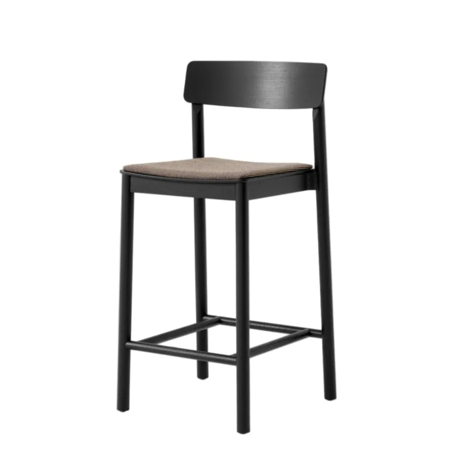 Betty TK14 counterstol med polster fra<&Tradition Best