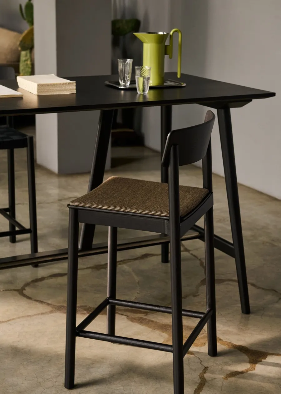 Betty TK14 counterstol med polster fra<&Tradition Best