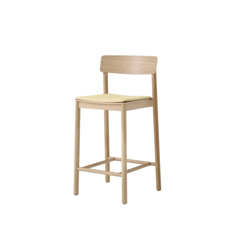 Betty TK14 counterstol med polster fra<&Tradition Best