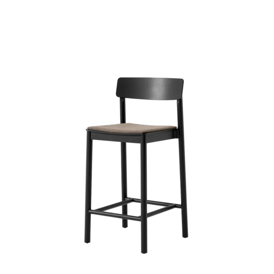 Betty TK14 counterstol med polster fra<&Tradition Best