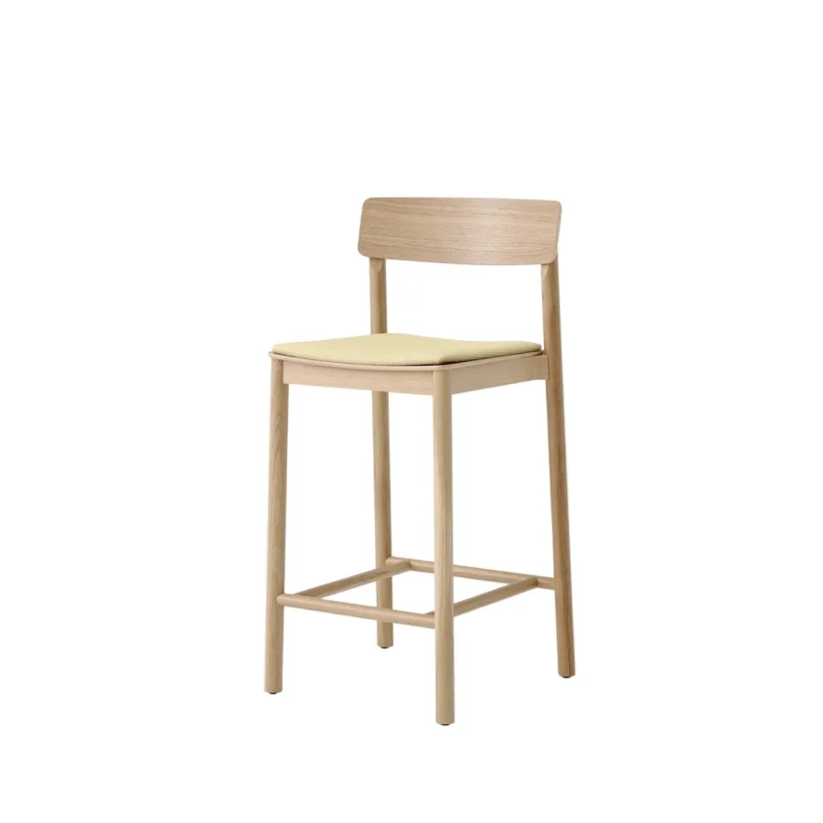 Betty TK14 counterstol med polster fra<&Tradition Best