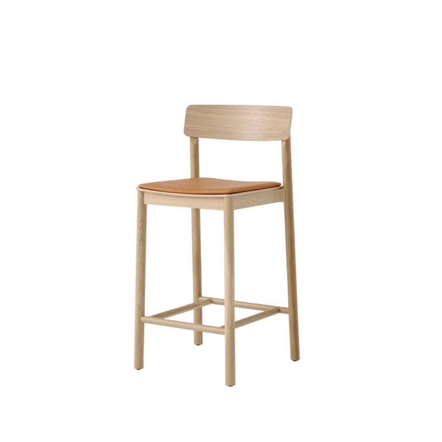 Betty TK14 counterstol med polster fra<&Tradition Best