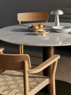 Betty TK9 Spisebordsstol, røget eg fra<&Tradition Outlet