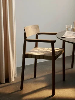 Betty TK9 Spisebordsstol, sortlakeret eg fra<&Tradition Online